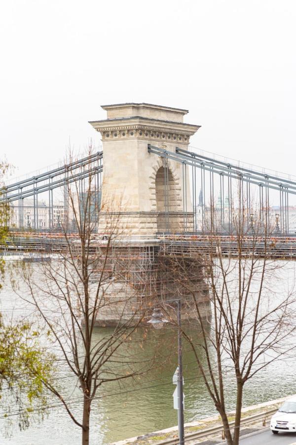 Danube Waterfront View At Chain Bridge Boedapest Buitenkant foto