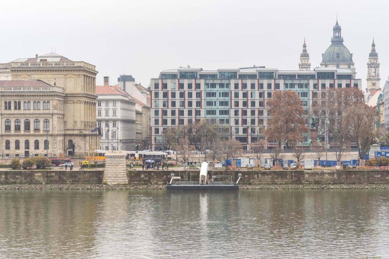 Danube Waterfront View At Chain Bridge Boedapest Buitenkant foto